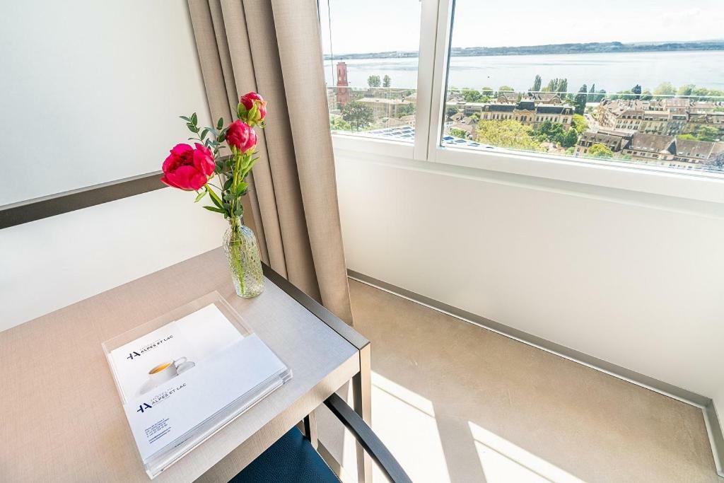 Hotel Alpes & Lac Neuchâtel Exteriör bild